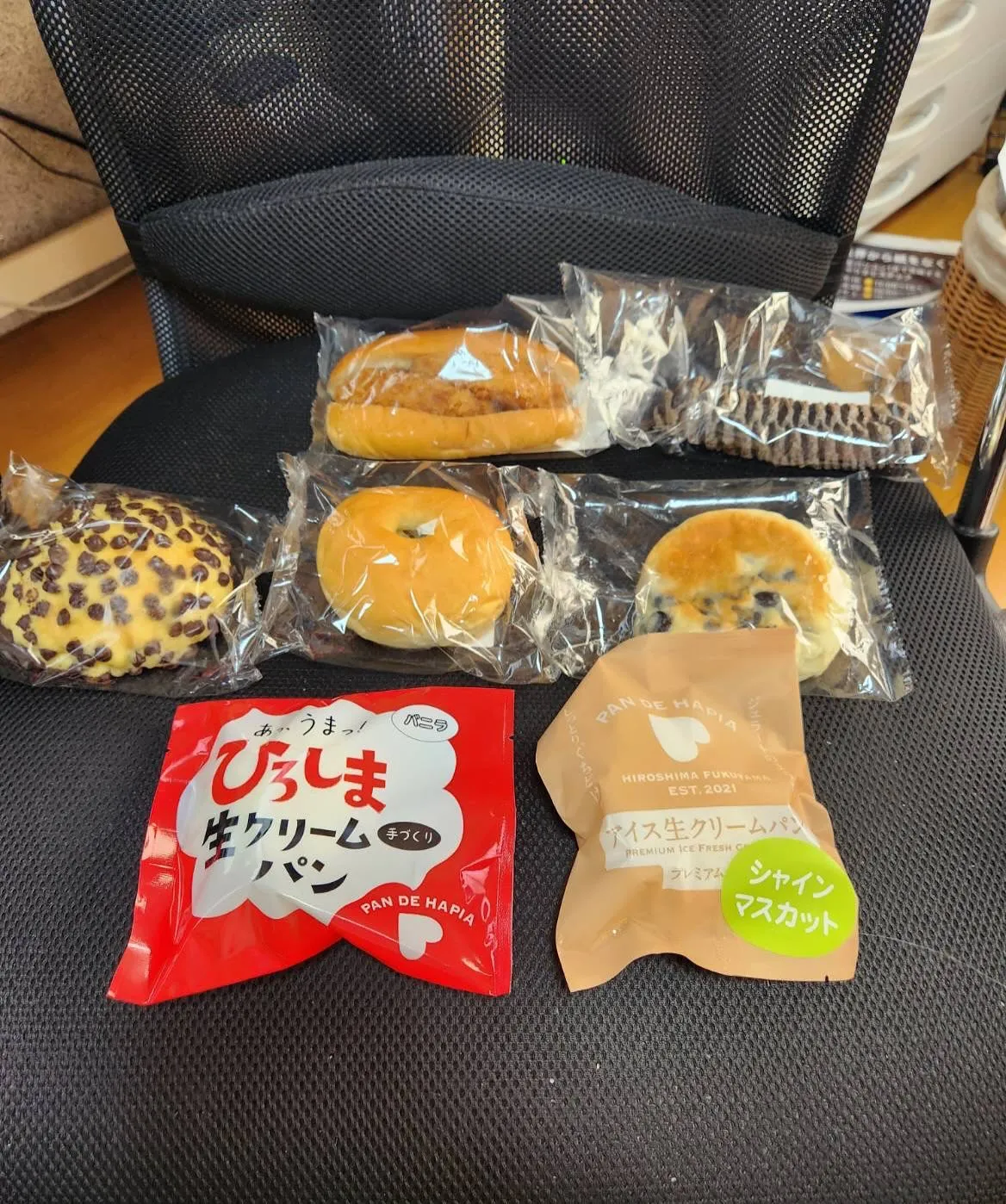 移動パン屋さんが毎週水曜日に、ほのぼのの後ろの駐車場に来てく...